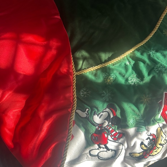 Disney Parks Christmas tree skirt - Picture 4 of 5